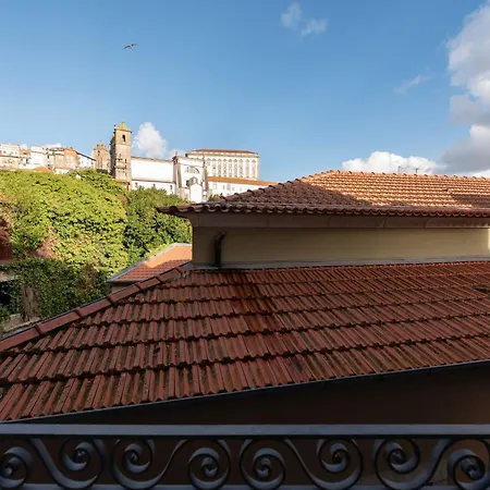 Apartment Mouzinho 32 *